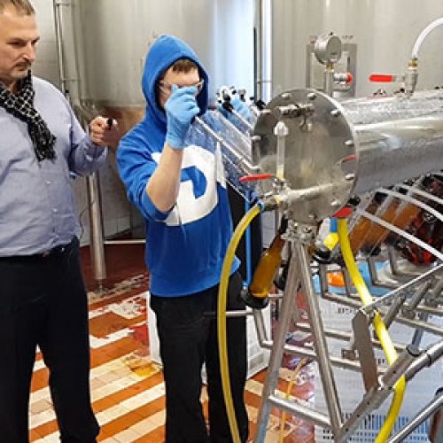Beer filling out of CCT using manual filling machine